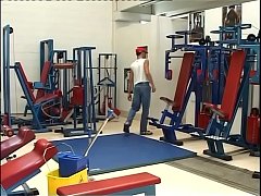 Секс гимнасток в спортзале