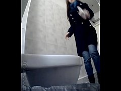 Девушки частное видео в туалете