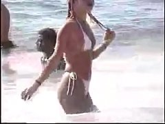 Нудистки на пляже порно видио онлайн