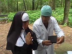 Порнр видео врач лизбиянка